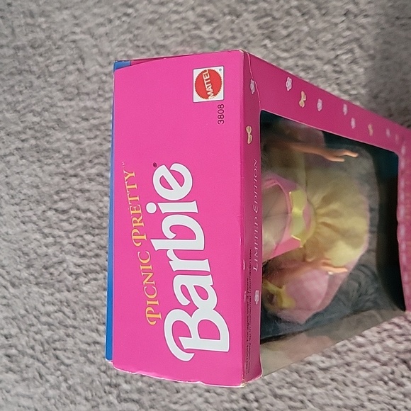Picnic Pretty Barbie - Picture 3 of 7